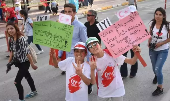 Van'da Milli Birlik Yürüyüşüne Binlerce Kişi Katıldı