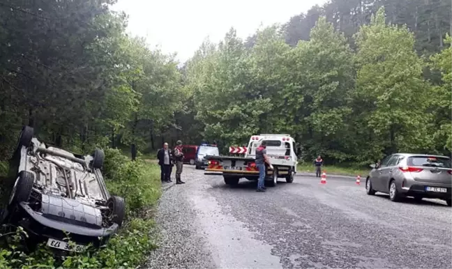 Lastiği Patlayan Araç Mıcırlı Yolda Ters Döndü