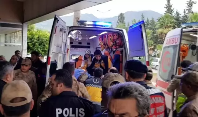Teröristlerin araziye tuzakladığı mayın infilak etti: 4 asker yaralı