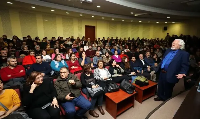 GAÜN'de 'Evrim Nedir Konferansı'na öğrencilerden yoğun ilgi