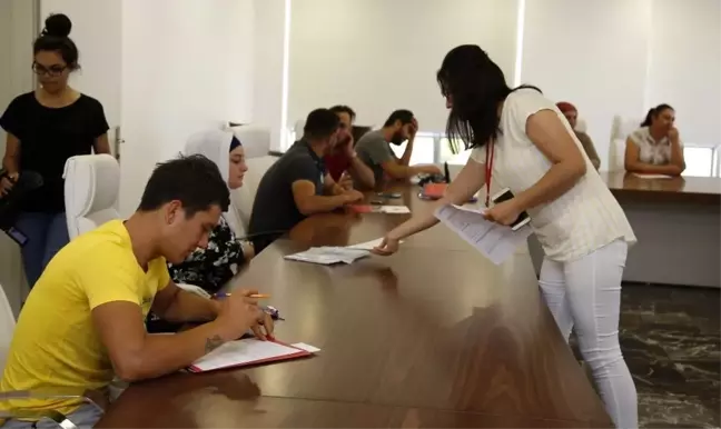 Döşemealtı Belediyesi'nin İşkur Masası işverenle işçiyi buluşturuyor