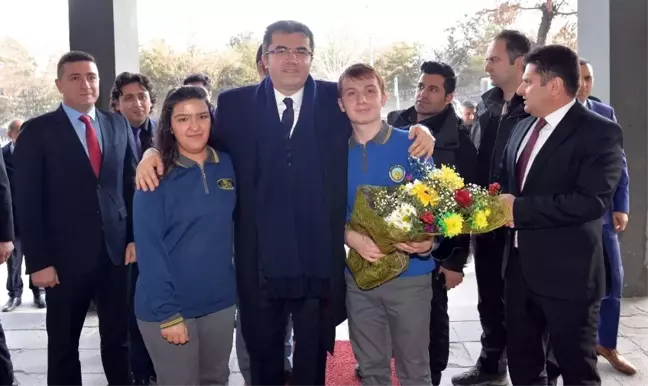 Vali Memiş'ten Erzurum Lisesi'ne ziyaret