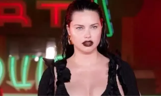 Adriana Lima hamile mi? Adriana Lima hamilelik göbek kası resimleri!