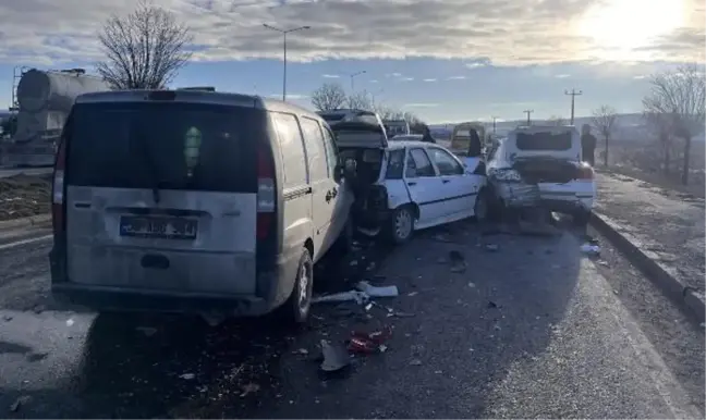 Sivas'ta 10 aracın karıştığı zincirleme kaza: 1 yaralı