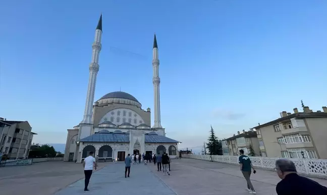 Sakarya, Düzce ve Karabük'te Camiler Bayramla Doldu