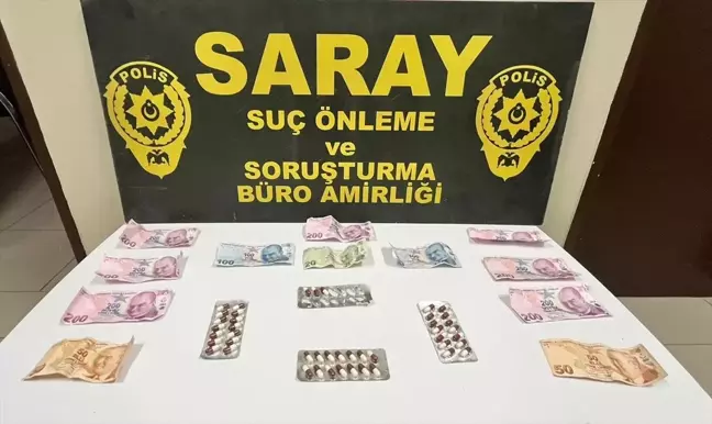 Saray ilçesinde minibüs devrildi, 3 kişi yaralandı