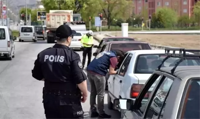 Polis Ekiplerinden Aranan Şahıslara Yönelik Operasyon: 18 Kişi Yakalandı