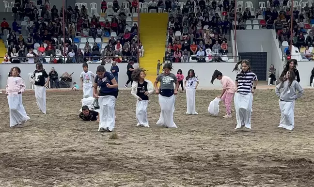 Kumluca'da Kadınlar Arası Festivalde Yarışmalar Düzenlendi