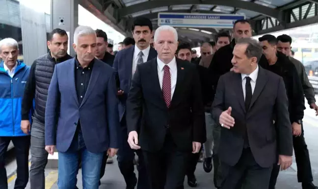 İstanbul Valisi Davut Gül, Metrobüs Kazasında Yaralananları Ziyaret Etti