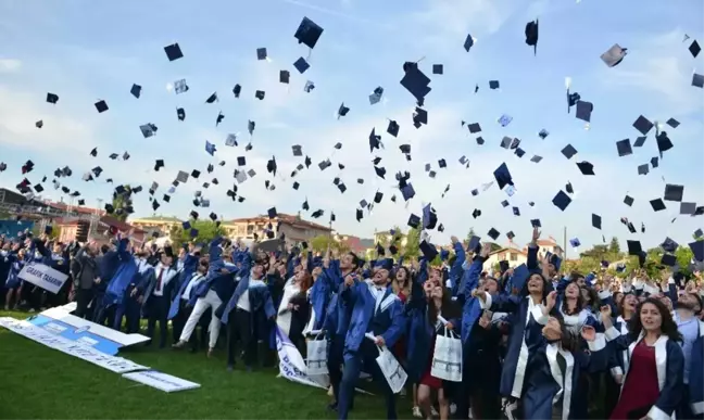 Bartın Üniversitesi 9'uncu Mezunlarını Verdi