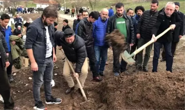 Ünlü Oyuncu Erkan Can'ın Ağabeyi Son Yolculuğuna Uğurlandı (2)