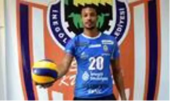 İnegöl Belediyespor, Kübalı smaçörü Uriarte Osmany ile sözleşme yeniledi