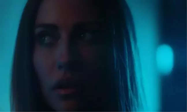 Derya Uluğ - Kanunlar Gibi şarkı sözleri! 'Kanunlar Gibi' sözleri nelerdir?
