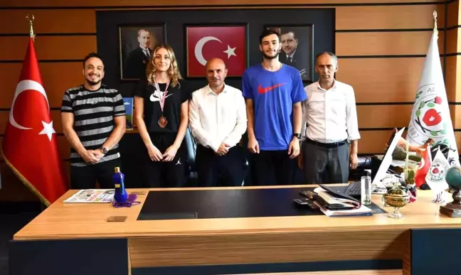 Şampiyonlardan Başkan Oral'a ziyaret