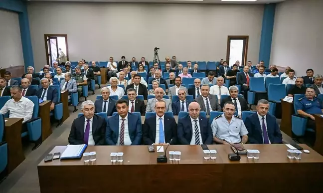 Kocaeli Valisi Seddar Yavuz, Darıca'da muhtarlarla toplantıda bir araya geldi