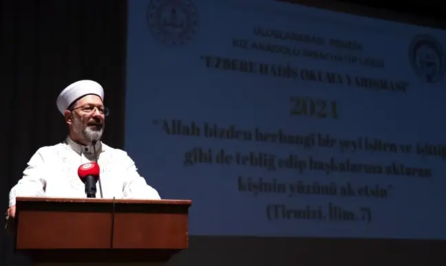 Diyanet İşleri Başkanı Ali Erbaş, Pendik Kız Anadolu İmam Hatip Lisesi'nde öğrencilere hitap etti