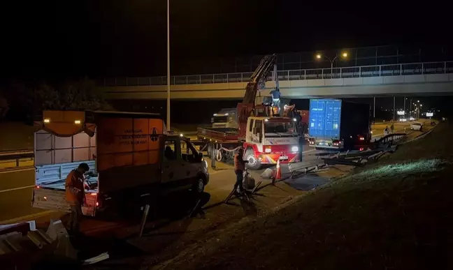 Silivri'de Tır Devrildi, Trafik Yoğunluğu Oluştu