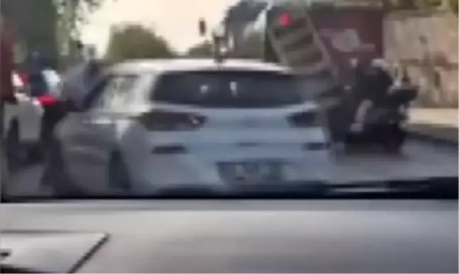 Ataşehir'de Trafik Kavgası: Sürücü Aracını Diğerine Sıkıştırmaya Çalıştı