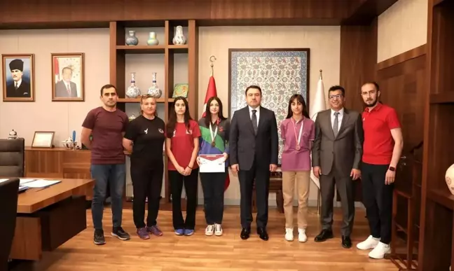 Kütahya Valisi Musa Işın, Taekwondo Şampiyonu Sporcuları Kabul Etti