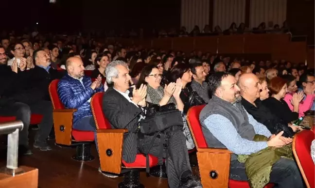 Özdemir Erdoğan'dan İzmir'de Unutulmaz Konser