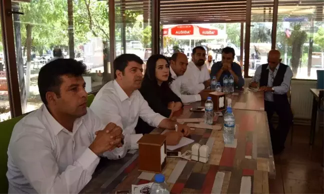 Milletvekili Tutdere bu kez Besni'de muhtarlarla buluştu