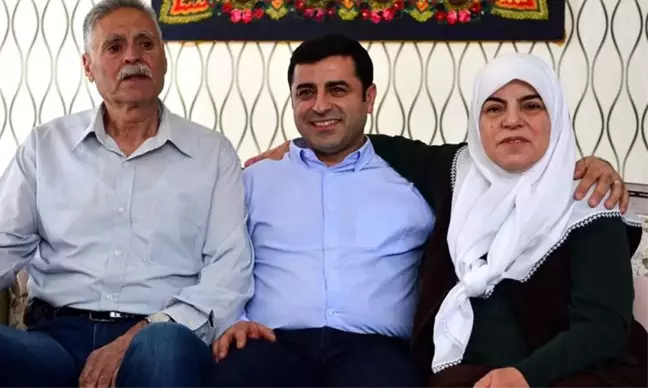Selahattin Demirtaş'ın anne ve babasının da içinde bulunduğu araç kaza yaptı
