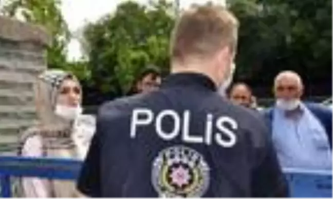 Geç kalan öğrenci salona alınmadı, velilerin çabası da yetersiz kaldı