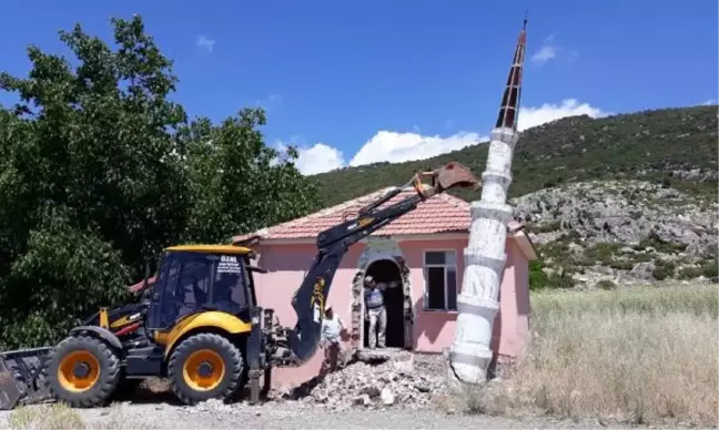 Künk minareye 'uygunsuzluk' yıkımı