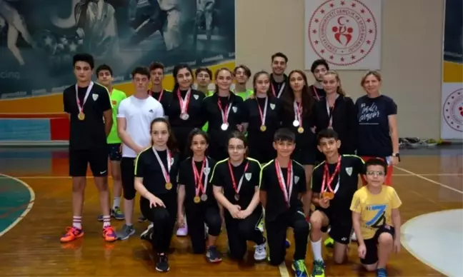 Badmintoncularımız, Valilik Turnuvasına Damga Vurdu