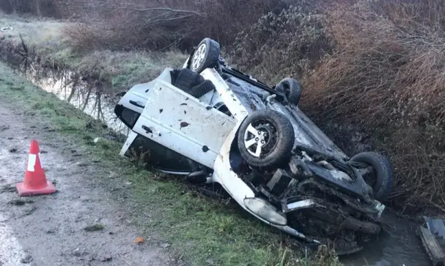 Samsun'da şarampole devrilen otomobildeki 2 kişi yaralandı