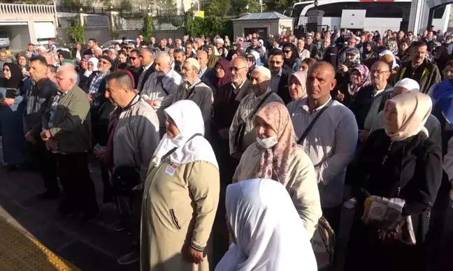 Kırıkkale'den 150 Hacı Adayı Kutsal Topraklara Uğurlandı