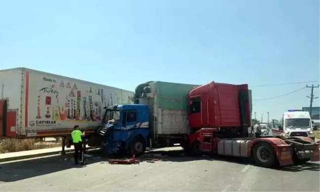 Çerkezköy'de TIR ile kamyon çarpıştı: 1 yaralı