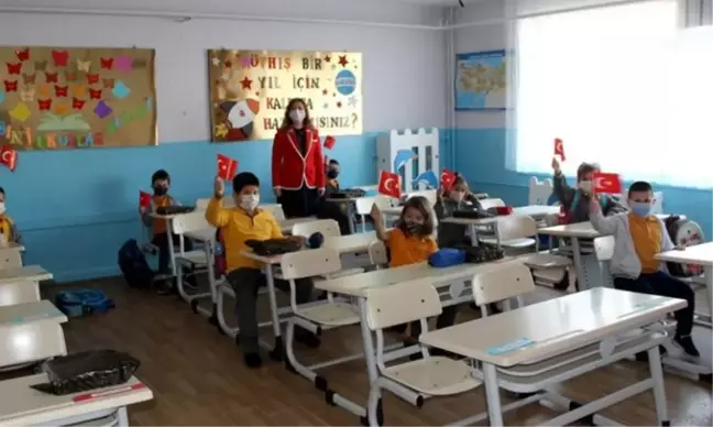 10 Kasım okullar yarım gün mü? 10 Kasım Cuma günü okul var mı, yok mu?