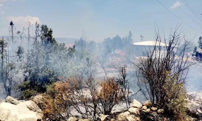 Mersin Anamur'da Evde Çıkan Yangına Havadan ve Karadan Müdahale Ediliyor