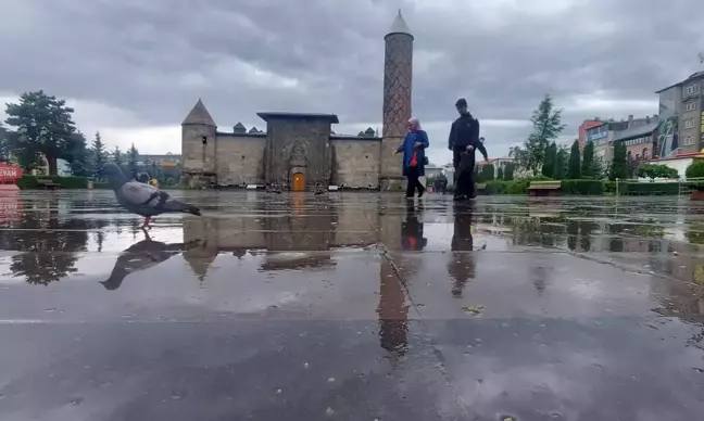 Erzurum'da Kuvvetli Gökgürültülü Sağanak Yağış Uyarısı