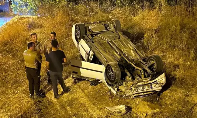 Sakarya'da otomobil kaza yaptı, sürücü kaçtı