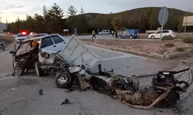 Burdur'da Trafik Kazası: 6 Yaralı