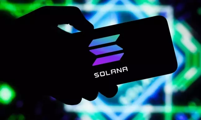 Solana DEX devi düşük ücretlerle Coinbase'e rakip oluyor