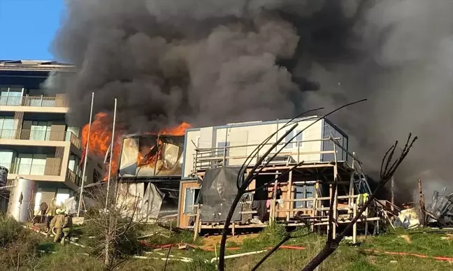 Üsküdar'daki İnşaat Sahasında Yangın Çıktı