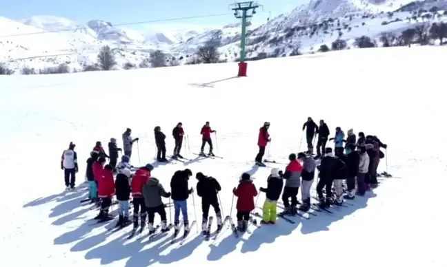 Bayburt Üniversitesi'nden Öğrencilere Kayak Eğitimi