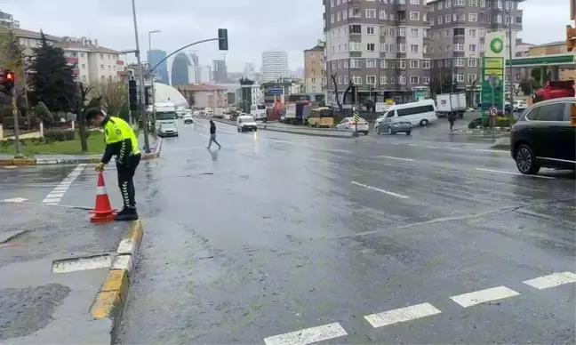 Küçükçekmece'de Kırmızı Işık İhlali: Bir Çocuk Ağır Yaralandı