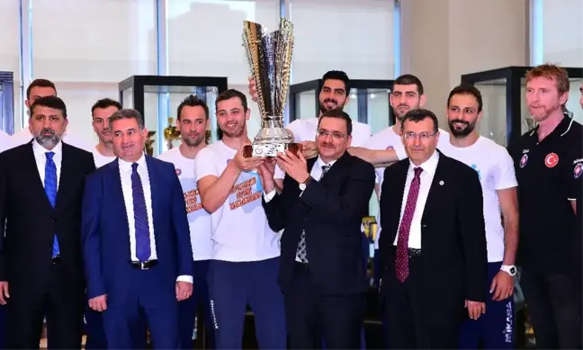 Halkbank'ın Şampiyon Voleybolcuları Basınla Buluştu