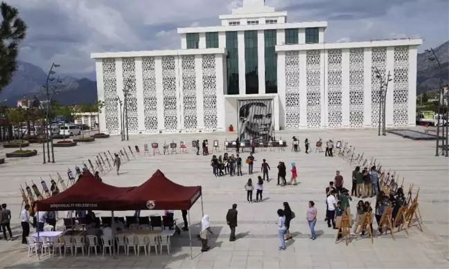 Döşemealtı Kent Meydanında Resim Sergisi