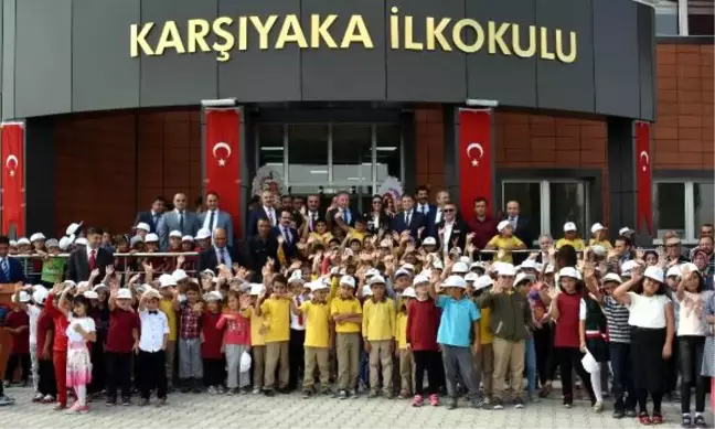 Sivas'ta Yeni Öğretim Yılı Törenle Başladı