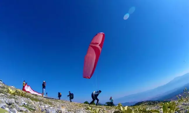 Gökyüzünün renkli kanatları
