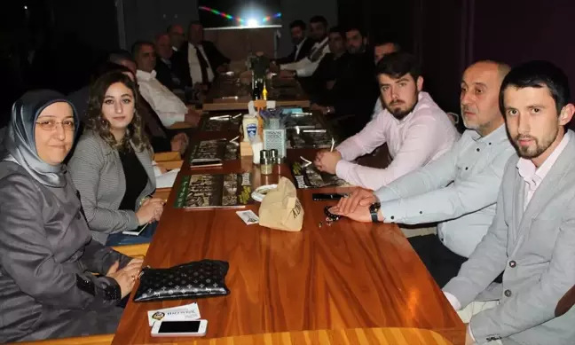 AK Parti Söğütlü İlçe Teşkilatı'ndan değerlendirme toplantısı