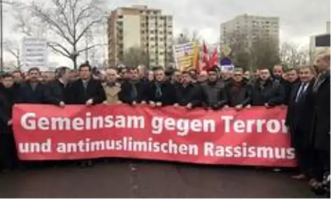 Hanau'da binlerce kişi ırkçı terör saldırısına karşı bir araya geldi
