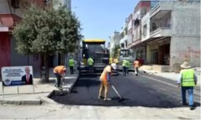 Akdeniz'de asfalt ve yol açma çalışmaları sürüyor
