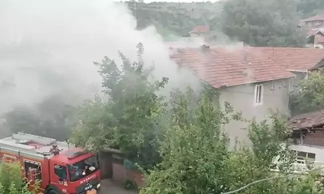 Karabük'te iki katlı evde çıkan yangında maddi hasar oluştu