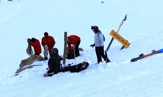 Isparta'da Snowboard Yapan Doktor Kayalıklarda Mahsur Kaldı